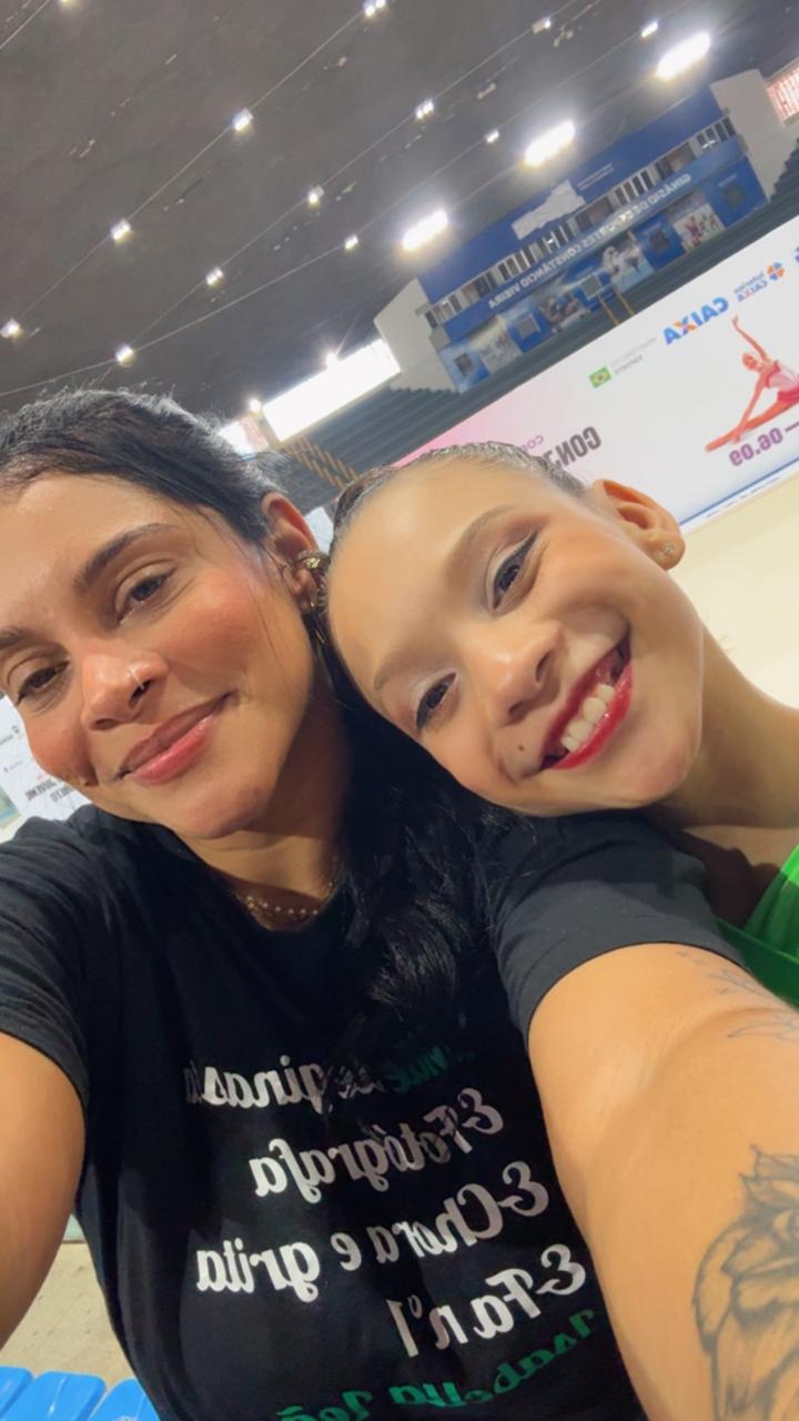 Isabella Leão e a mãe, Aline Leão