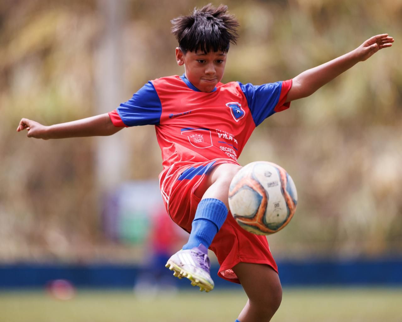 Lucas Pacheco jogando futebol